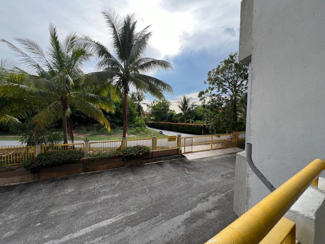 2 Bedroom Unit At Ocean View Resort Porto Dickson Exterior foto